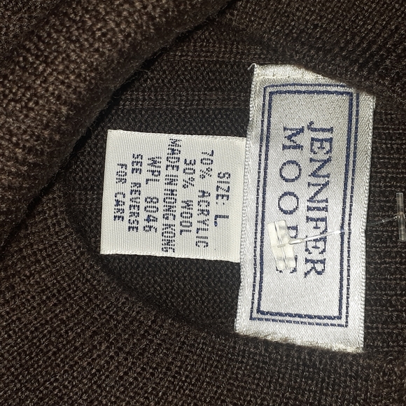 Jennifer Moore - Picture 3 of 3